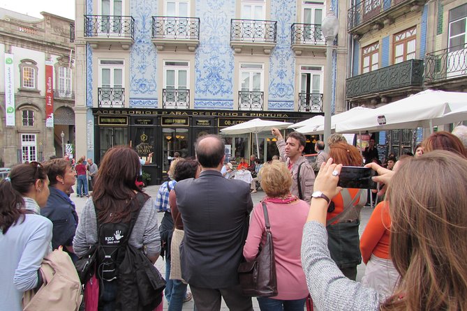 Walking Tour - History of Tiles in Porto - Start at Igreja do Carmo and let the Fonte dos Leões set the mood