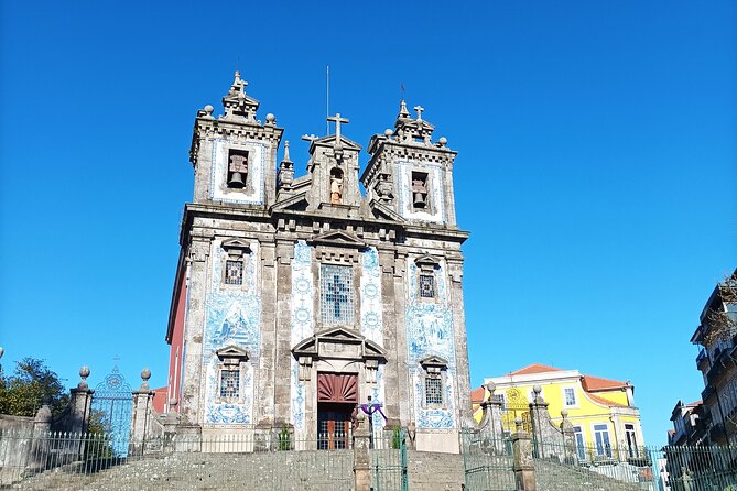 Wine, Tapas and Winery Tour - The food flow: bolinho, cheeses, petiscos, and dessert