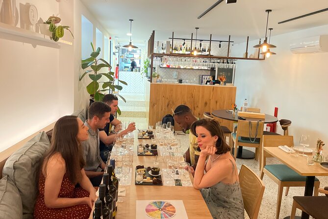 Wine tasting of 5 Port Wines with a Sommelier - The setup: a 3:00 pm lesson that feels like an intimate tasting class
