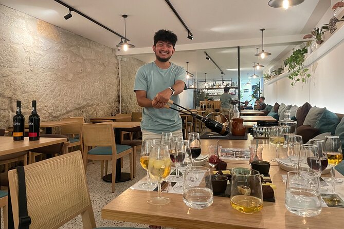 Wine tasting of 5 Port Wines with a Sommelier - Food pairings in Porto: homemade snacks that make the wines easier to read