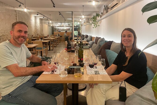Wine tasting of 5 Port Wines with a Sommelier - Group size and language: a small class in English